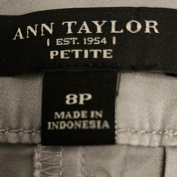 ANN TAYLOR 8 Petite - Grey Capri Pants - Picture 9 of 10